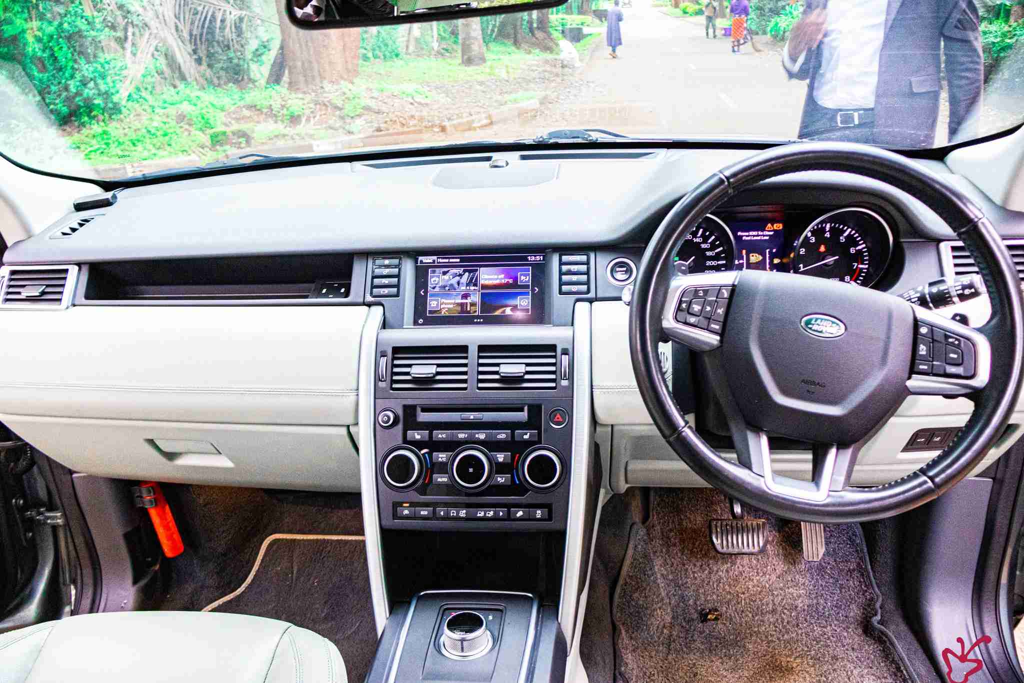 Land Rover Discovery-2016